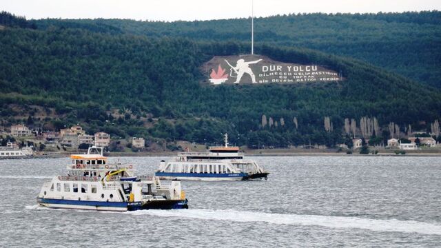 Gökçeada'da feribota 'fırtına engeli'