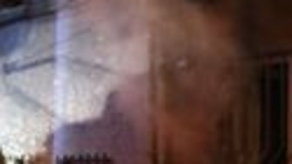 İki çocuk evde yalnızdı, itfaiye son anda yetişti...