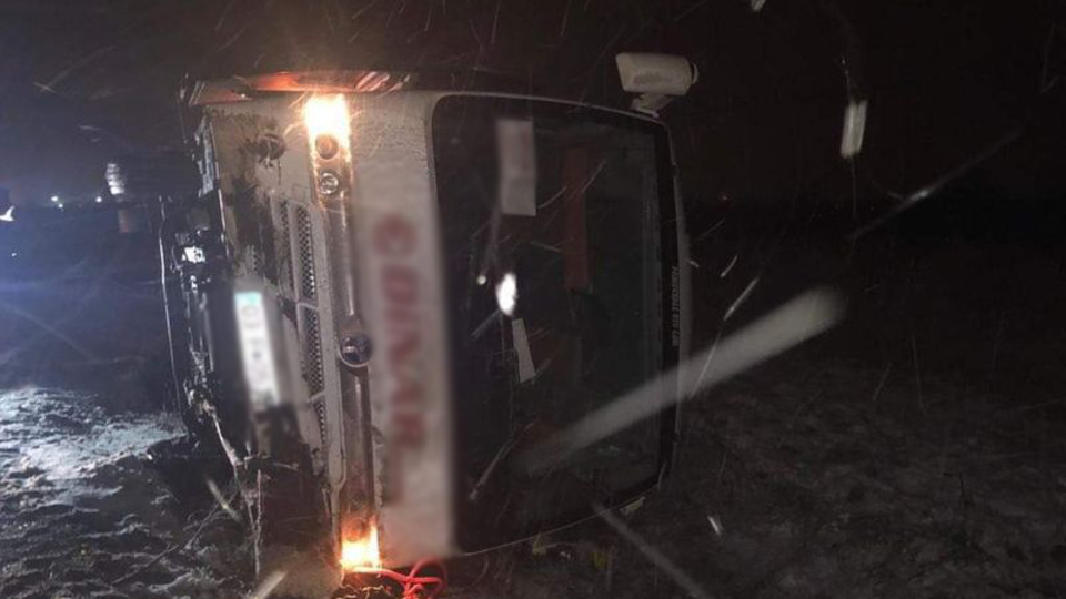 Denizli'de öğrenci servisi devrildi! 13 yaralı