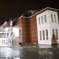 Şiddetli fırtına terminalin çatısını uçurdu