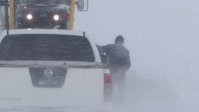 Vatandaşlar karda mahsur kaldı, ekipler seferber oldu