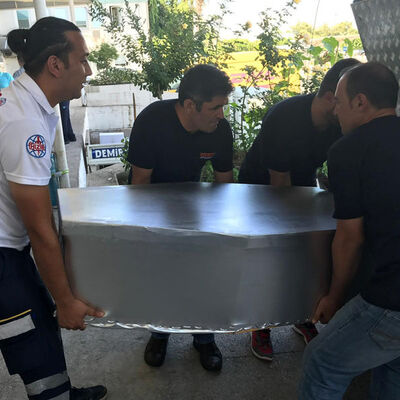 Komşuları kim olduğunu öldükten sonra anladı