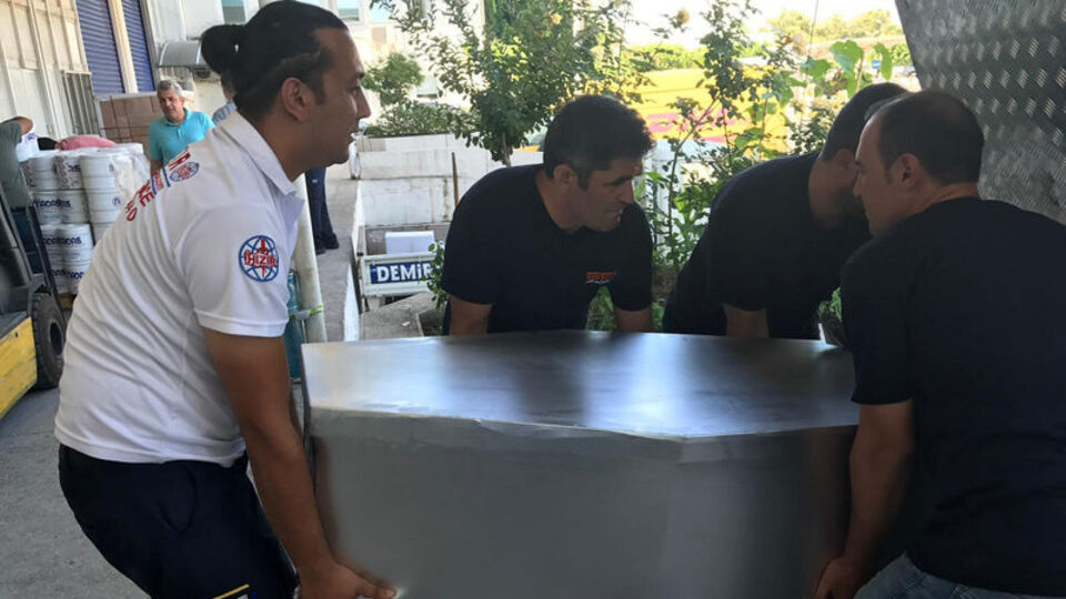 Komşuları kim olduğunu öldükten sonra anladı