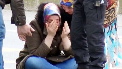 Karşısında onları görünce yola atladı!