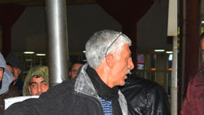 Isınmak için öyle bir yöntem buldu ki görenler şaşkına döndü