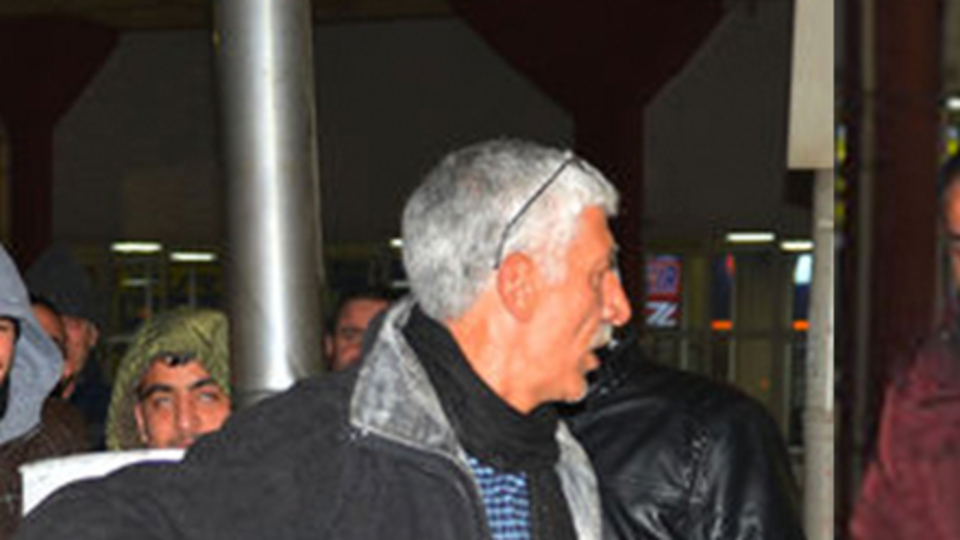 Isınmak için öyle bir yöntem buldu ki görenler şaşkına döndü