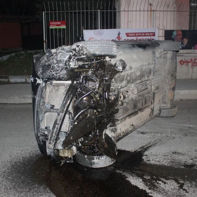 Kaldırıma çarpan otomobil takla attı: 1 yaralı