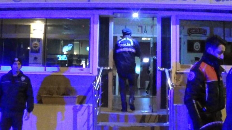 Barda silahlı kavga: Baba darp edildi, oğlu vuruldu
