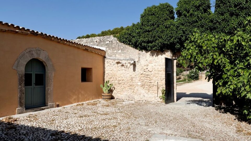 'İtalya'nın en güzel beldesi'nde 1 euro'ya satılık evler