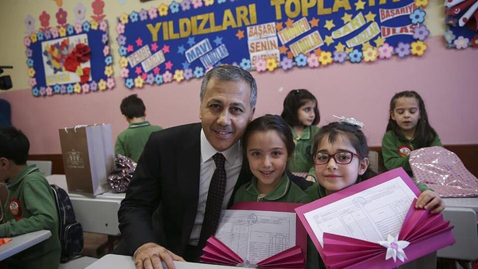 İstanbul'da 2 milyon 741 bin öğrenci karne aldı