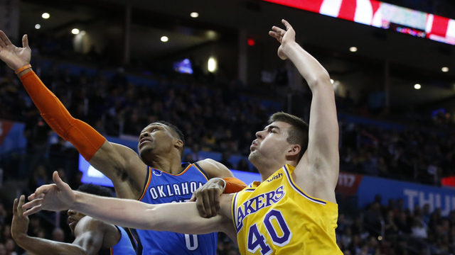 Lakers uzatmalarda kazandı