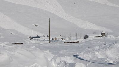 2 hafta aralıksız yağdı... Bugün ilçe merkezine çığ düştü