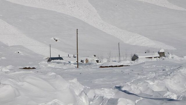 2 hafta aralıksız yağdı... Bugün ilçe merkezine çığ düştü