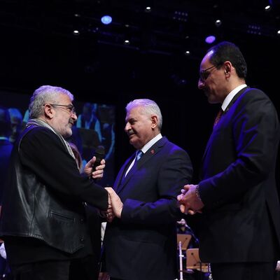 Binali Yıldırım ve İbrahim Kalın o türküyü seslendirdi