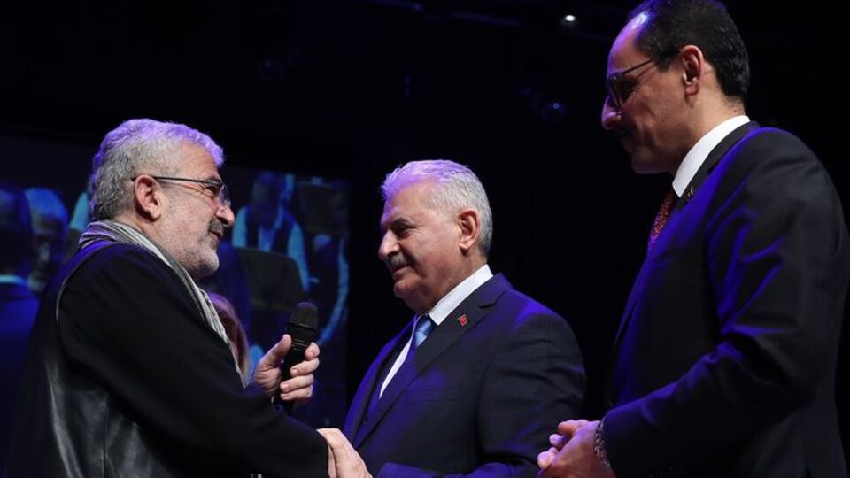 Binali Yıldırım ve İbrahim Kalın o türküyü seslendirdi