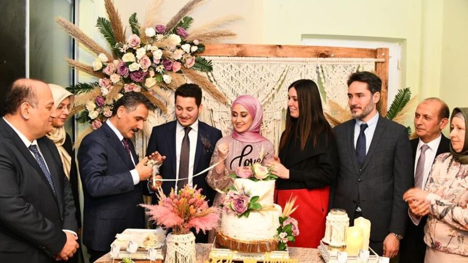 Cumhurbaşkanı Erdoğan istedi, nişan törenini vali yaptı