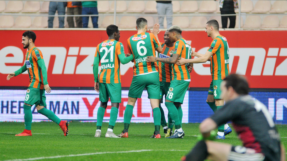 Alanyaspor, Sivasspor'u rahat geçti!