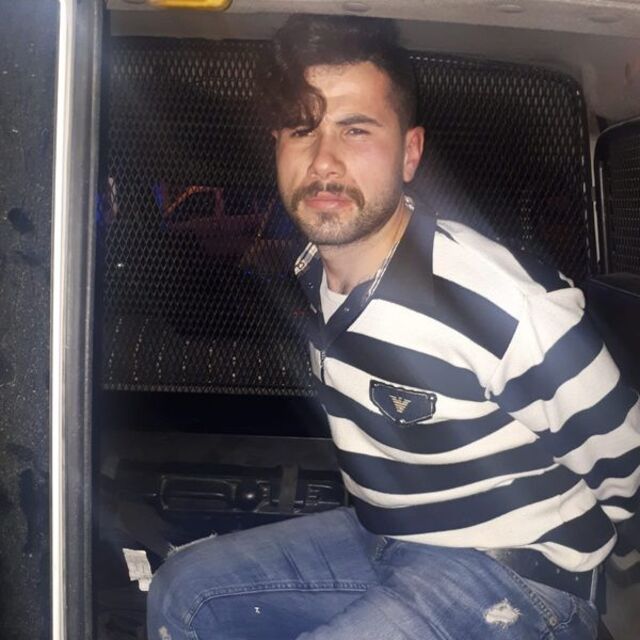 "Dur" ihtarına uymayan sürücü polise çarpıp kaçtı