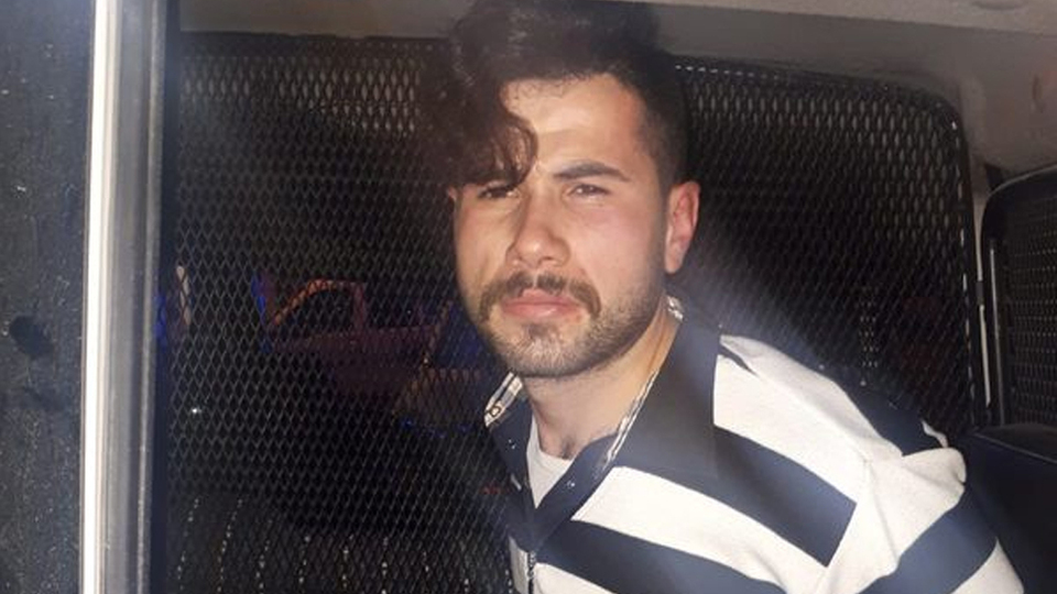 "Dur" ihtarına uymayan sürücü polise çarpıp kaçtı