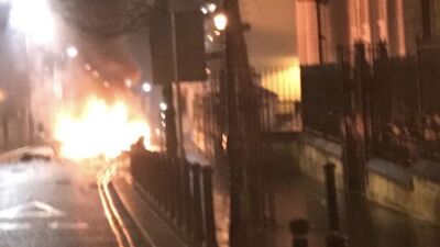 Kuzey İrlanda'da bombalı araç infilak ettirildi!