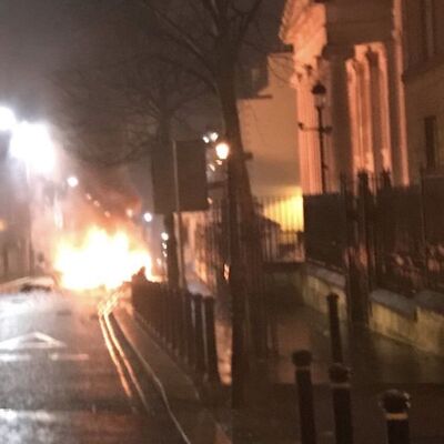 Kuzey İrlanda'da bombalı araç infilak ettirildi!