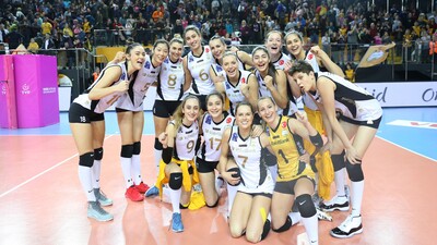 VakıfBank, Fenerbahçe'ye set vermedi!