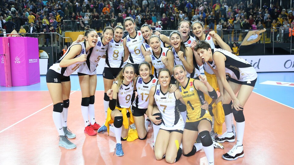 VakıfBank, Fenerbahçe'ye set vermedi!