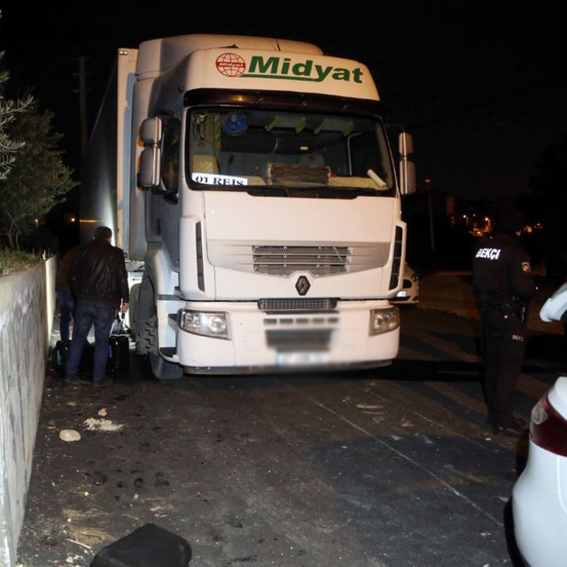 Akaryakıt hırsızları polisten kaçamadı