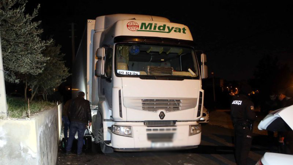 Akaryakıt hırsızları polisten kaçamadı