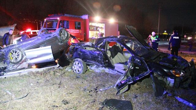 Nişanlı çifti trafik kazası ayırdı
