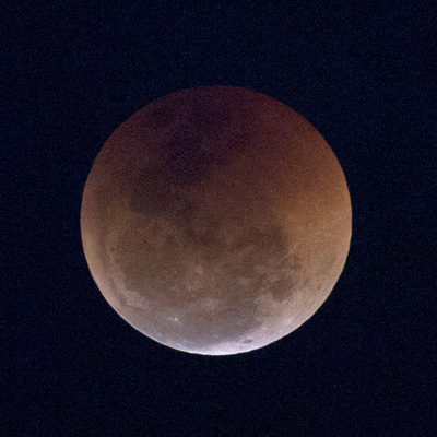 Dünya 'Kanlı Ay'a tutuldu!