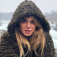 Ceyda Ateş eşine poz verdi