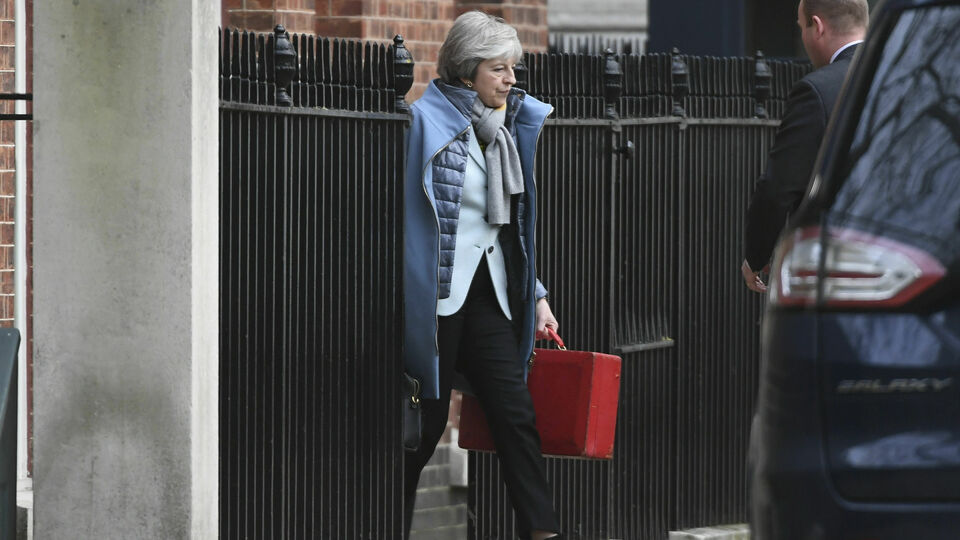 May'in planı Hayırlı Cuma'yı değiştirmek!