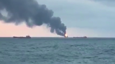 Kerç Boğazı'nda iki gemi alev aldı! Gemilerde Türkler de var!