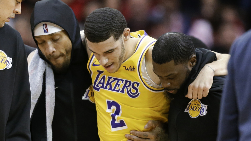 Lonzo Ball en az bir ay yok