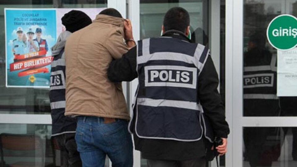 FETÖ bahanesiyle 700 bin lira dolandırdı, polisten kaçamadı