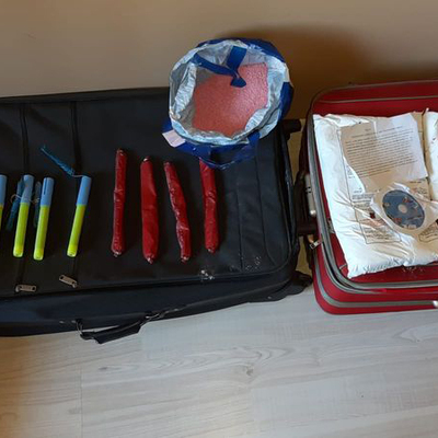 Cinsel ilişki vaadiyle boş senede imza attırmışlar! Bomba düzeneğiyle yakalandılar