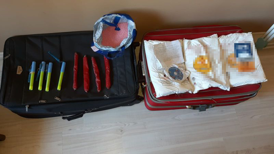 Cinsel ilişki vaadiyle boş senede imza attırmışlar! Bomba düzeneğiyle yakalandılar