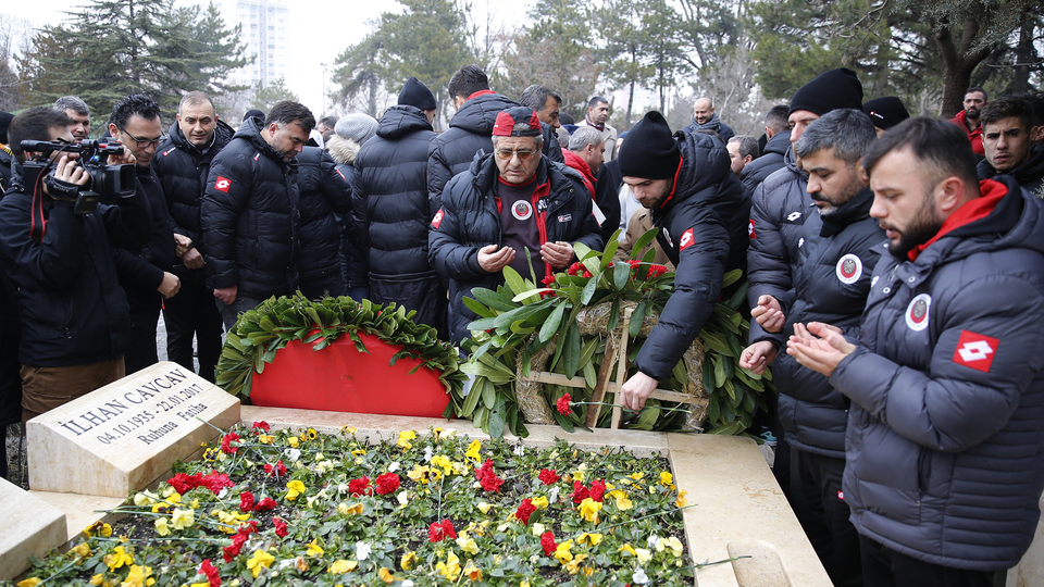 İlhan Cavcav kabri başında anıldı