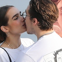 Aşk sarhoşu! Yatak pozları olay oldu...