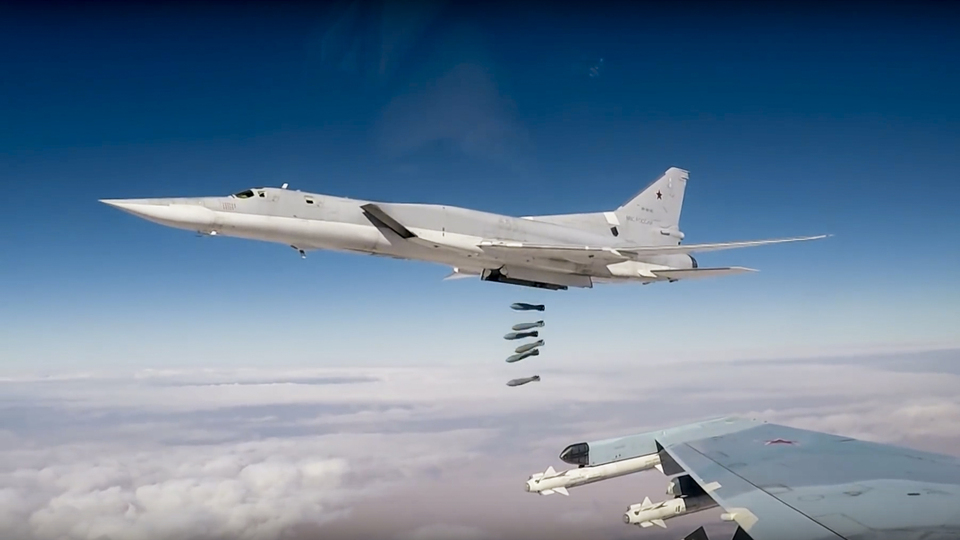 Rusya'da bombardıman uçağı düştü!