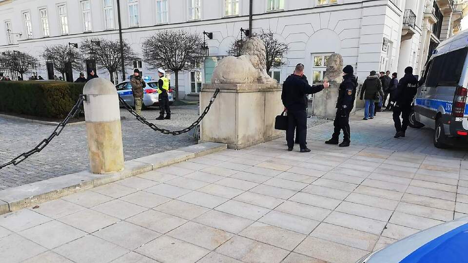 Varşova'da araçlı saldırgan paniği!