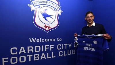 Yıldız futbolcuyu taşıyan uçak radardan kayboldu!