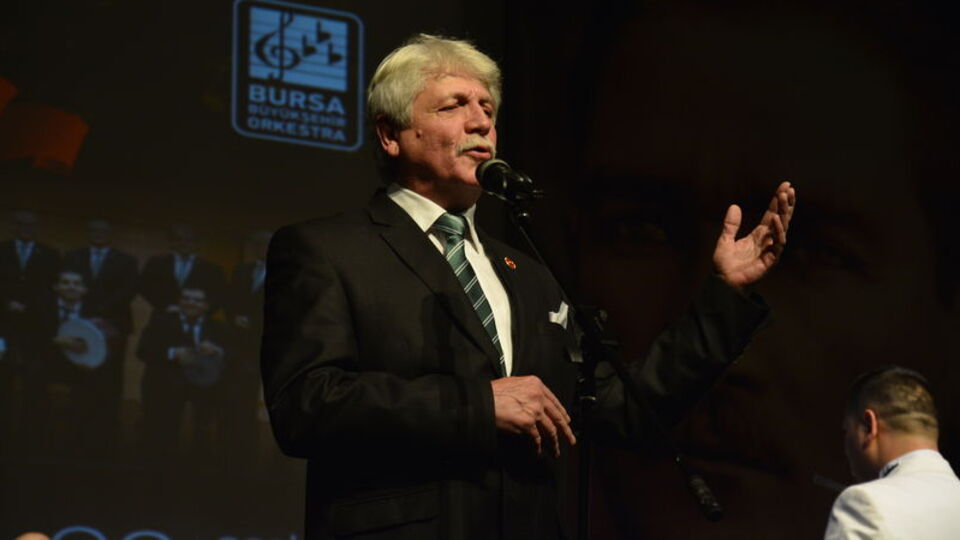 Muhtarlar Korosu ayakta alkışlandı!