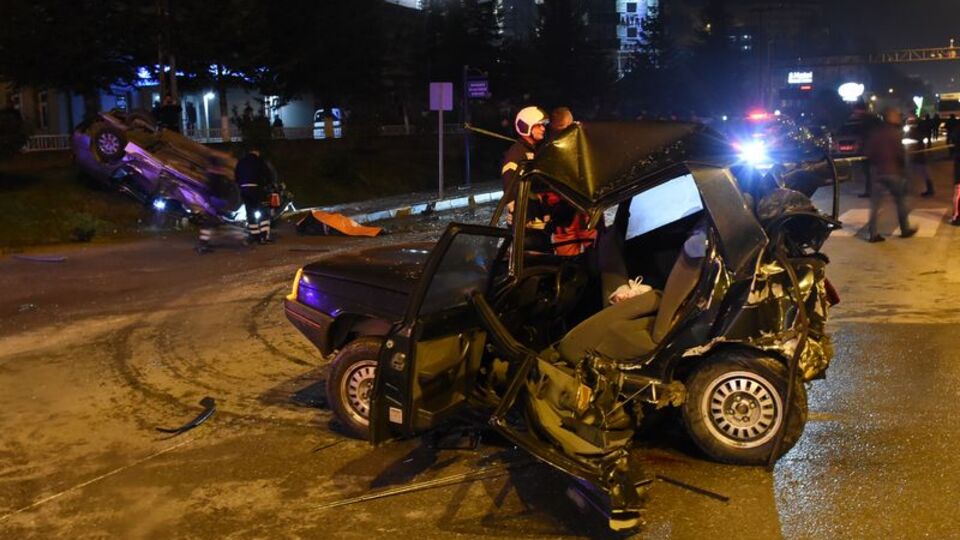 Feci kaza! Arıza yapan aracı iterken canından oldu