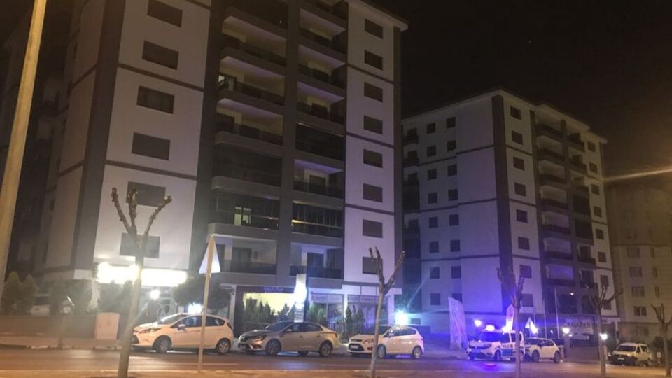 7'nci kattan düşen üniversite öğrencisi kurtarılamadı