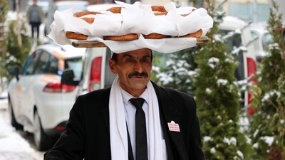 Bu da takım elbiseli simitçi