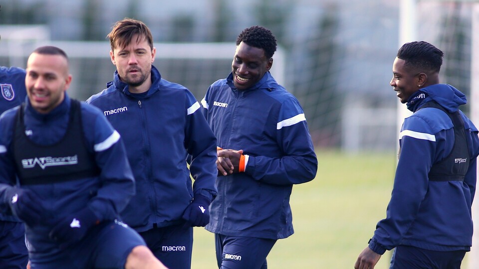 Demba Ba için imza töreni