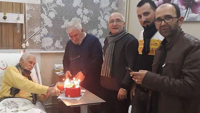 Eşref Kolçak doğum gününü hastanede kutladı