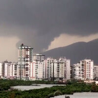 15 dakika yetti! Hortum yıktı geçti